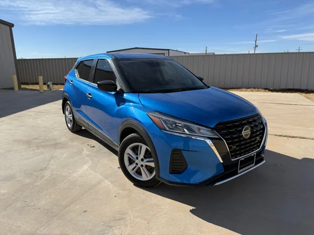 2021 Nissan Kicks S's photo