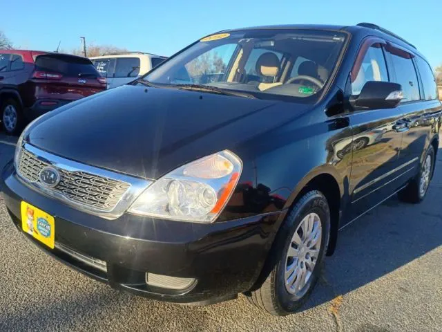 2012 Kia Sedona LX's photo