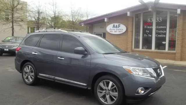 2013 Nissan Pathfinder Platinum's photo