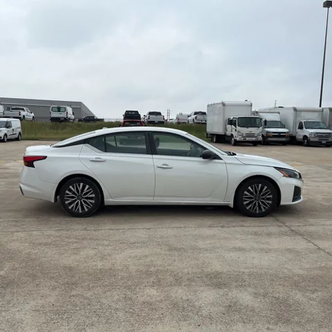 2024 Nissan Altima SV - Photo 6