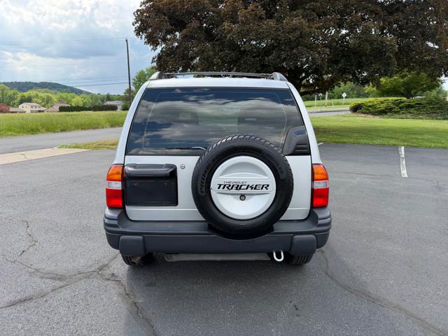 2002 Chevrolet Tracker 4-Door Hardtop 2WD