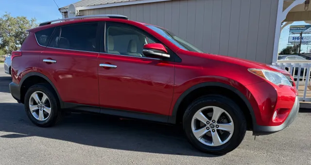 2015 Toyota RAV4 XLE's photo