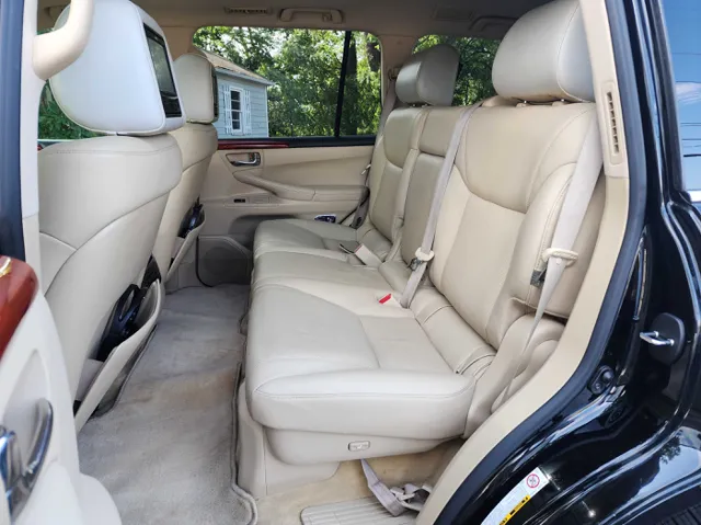 2010 Lexus LX 570 photo 10
