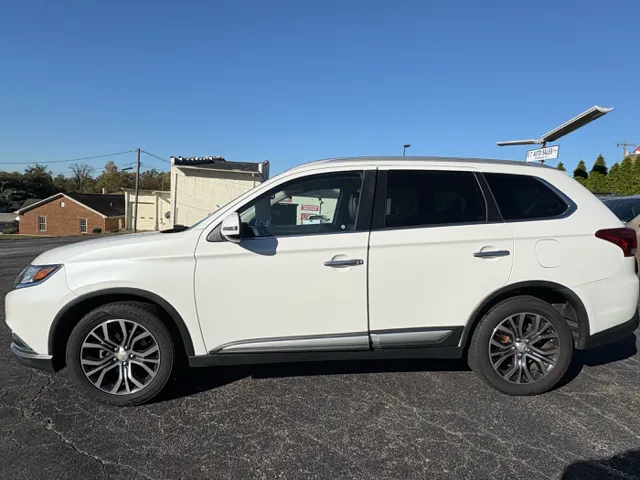 2018 Mitsubishi Outlander SE photo 3