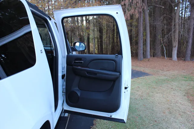 2011 Chevrolet Suburban LT - Photo 16