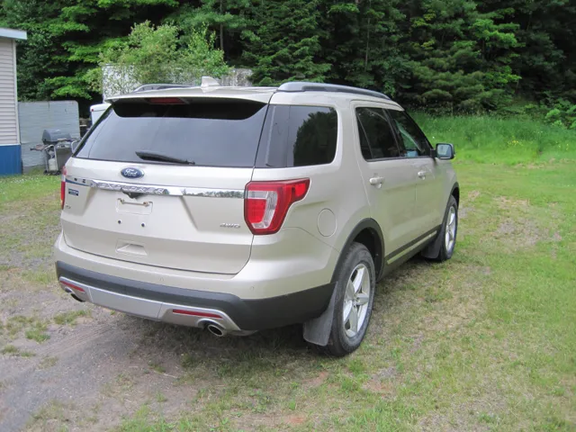 2017 Ford Explorer XLT - Photo 7