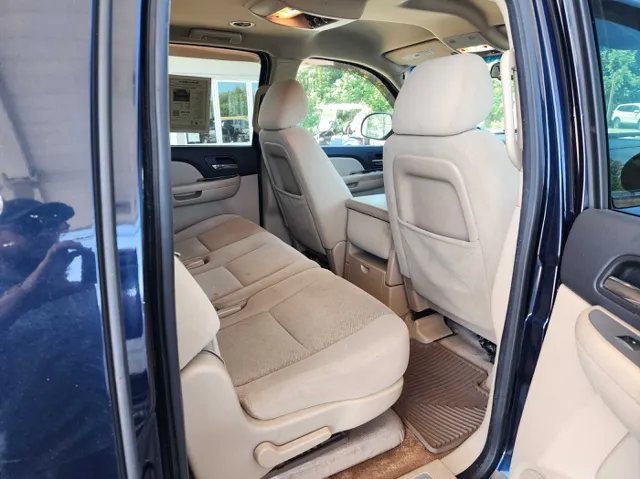 2008 Chevrolet Suburban LS - Photo 16