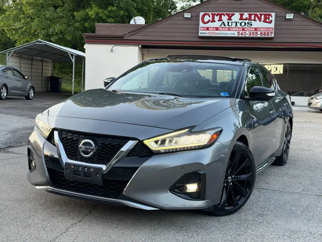 2019 Nissan Maxima SR's photo
