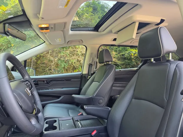 2025 Honda Odyssey Touring - Photo 16