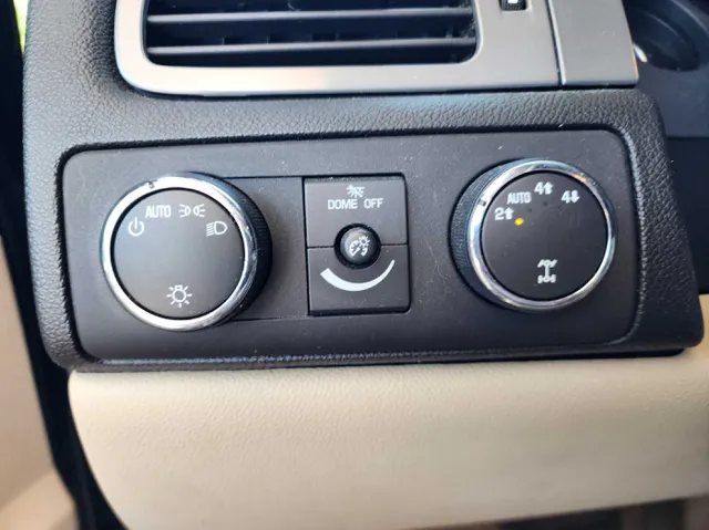 2008 Chevrolet Suburban LS - Photo 22