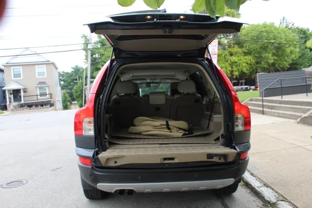 2010 Volvo XC90 AWD photo 7