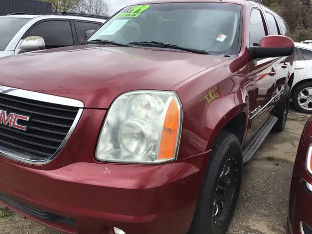 2010 GMC Yukon XL SLT1's photo