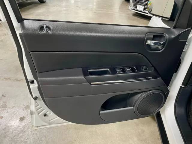 2011 Jeep Compass Limited photo 10