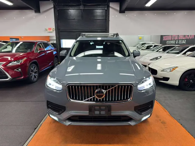 2020 Volvo XC90 Momentum photo 2