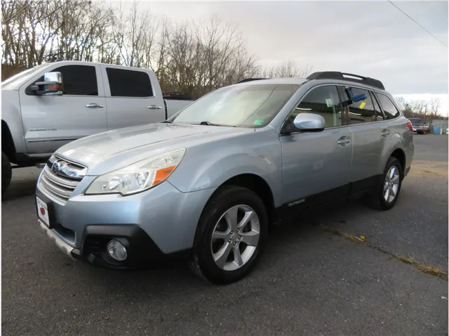 2013 Subaru Outback Limited's photo