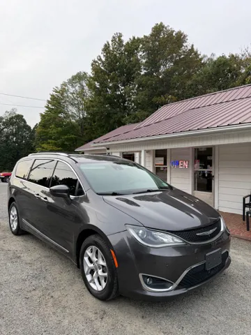 2017 Chrysler Pacifica Touring-L Plus
