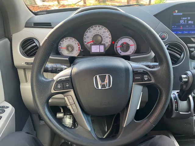 2015 Honda Pilot SE photo 3