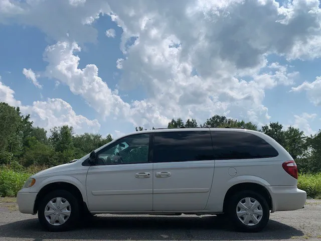 2006 Chrysler Town & Country LX photo 15