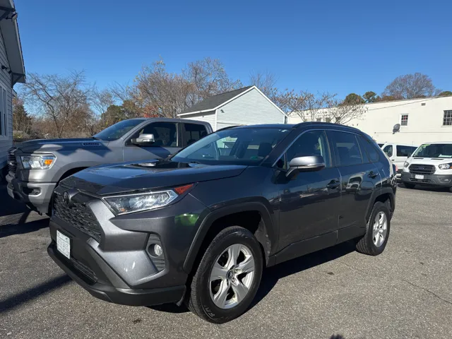 2021 Toyota RAV4 XLE's photo