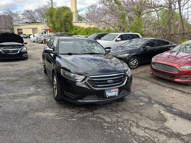 2017 Ford Taurus Limited AWD's photo