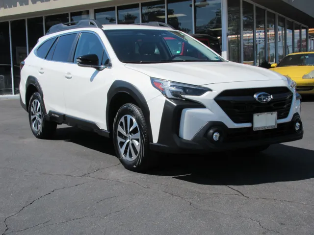 2023 Subaru Outback Premium's photo