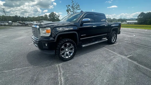 2015 GMC Sierra 4WD Crew Cab Short Box's photo