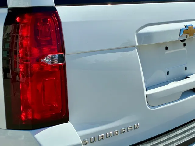 2015 Chevrolet Suburban LT - Photo 10