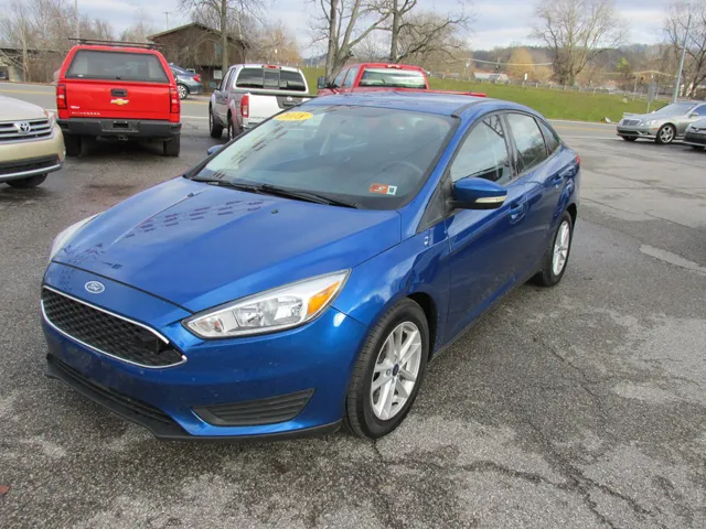 2018 Ford Focus SE's photo