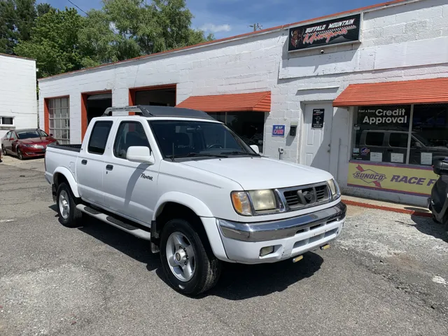2000 Nissan Frontier SE Crew Cab 4AT's photo