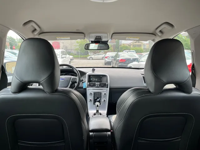 2017 Volvo XC60 T5 Dynamic - Photo 12