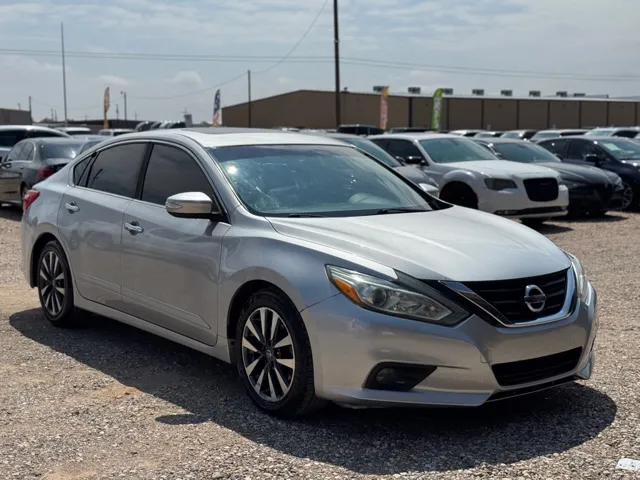 2017 Nissan Altima SL's photo