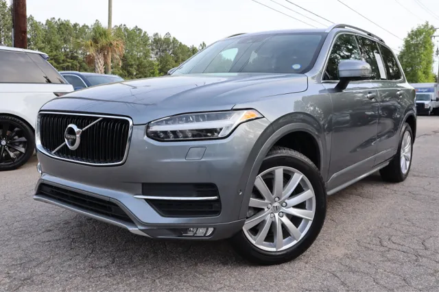 2017 Volvo XC90 T6 AWD Momentum's photo