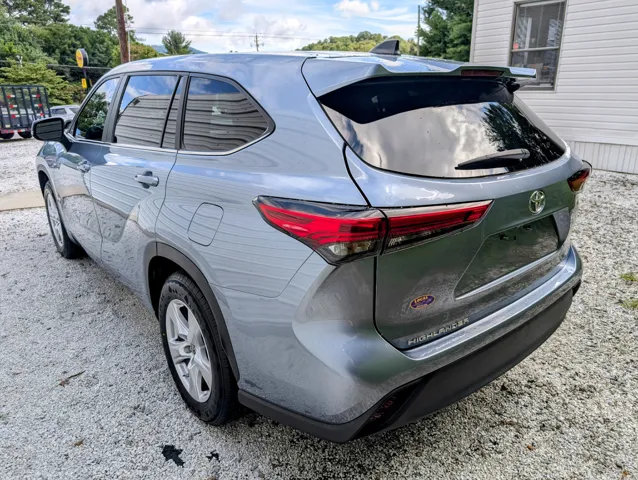 2023 Toyota Highlander LE Sport photo 13