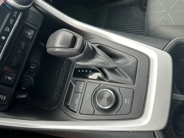2022 Toyota RAV4 XLE - Photo 25