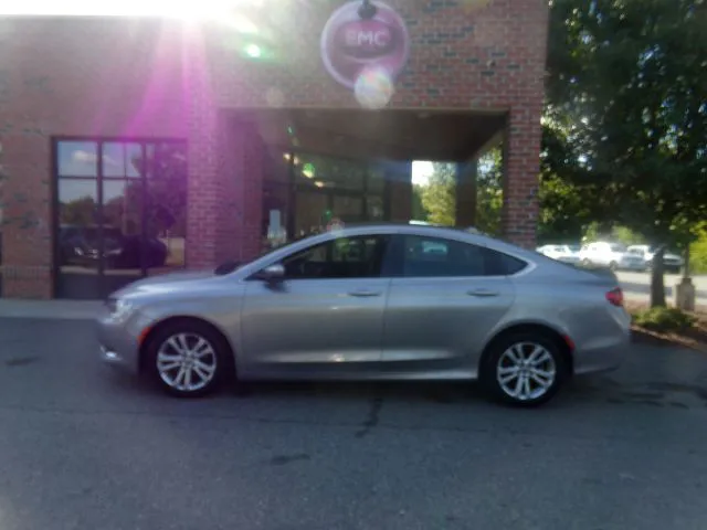 2015 Chrysler 200 Limited's photo