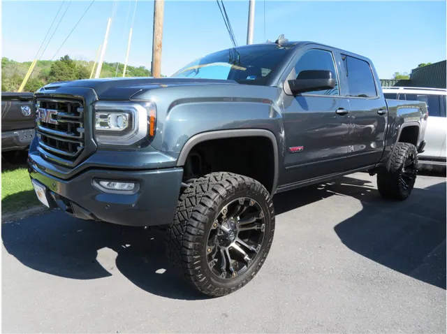 2017 GMC Sierra 4WD Crew Cab Short Box SLT's photo
