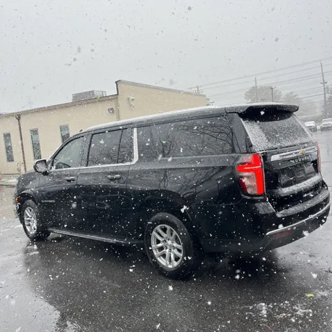 2021 Chevrolet Suburban LT - Photo 6