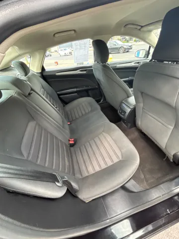 2019 Ford Fusion SE - Photo 5