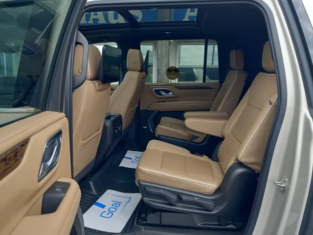 2021 Chevrolet Suburban Premier - Photo 21