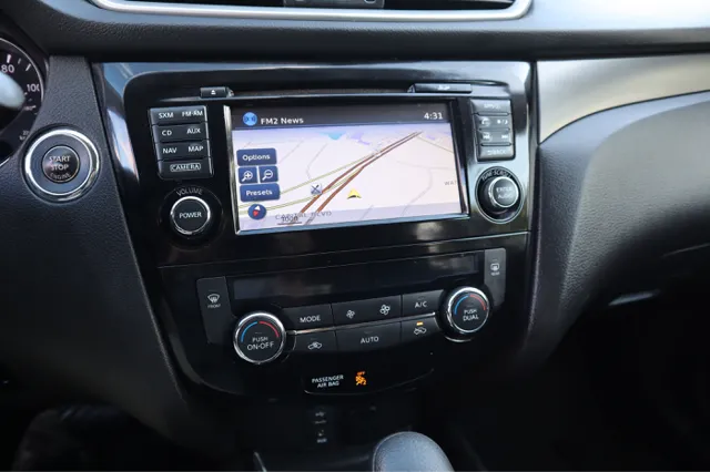 2016 Nissan Rogue SV AWD photo 17