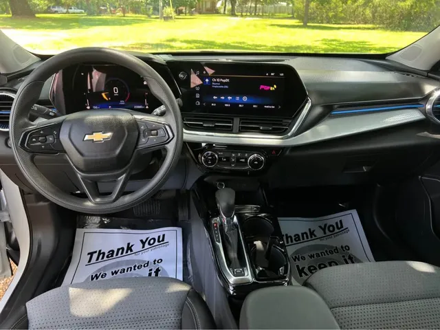 2025 Chevrolet Trax LT - Photo 14