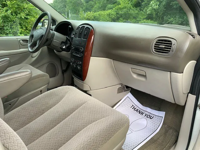 2006 Chrysler Town & Country LX photo 31