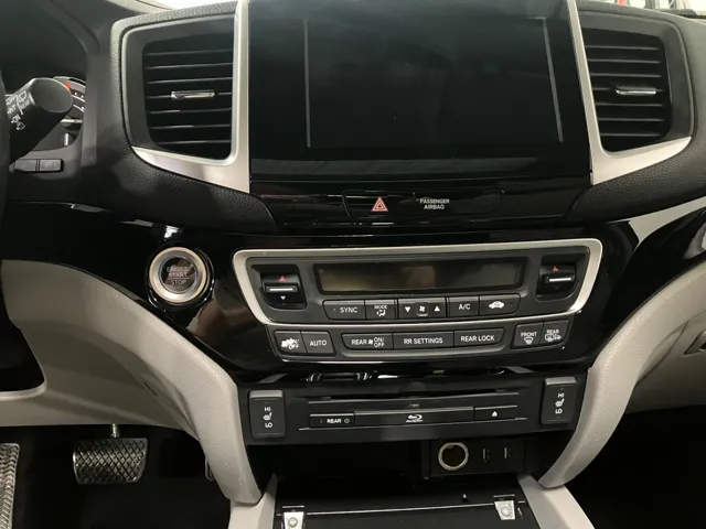 2016 Honda Pilot Touring photo 20