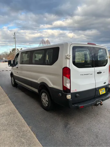 2017 Ford Transit Wagon XLT - Photo 6