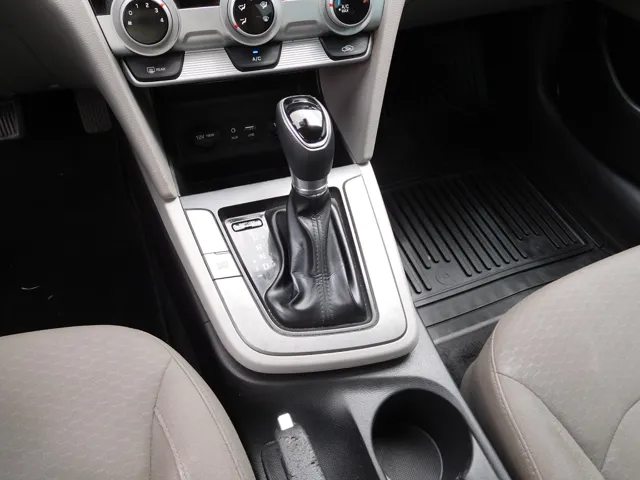 2019 Hyundai Elantra SEL - Photo 13