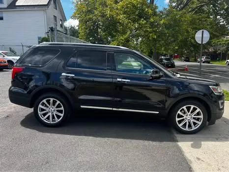 2017 Ford Explorer Limited's photo