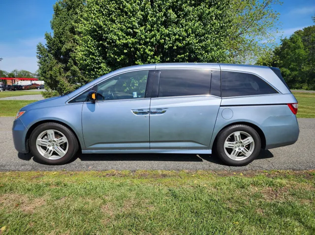 2011 Honda Odyssey Touring's photo