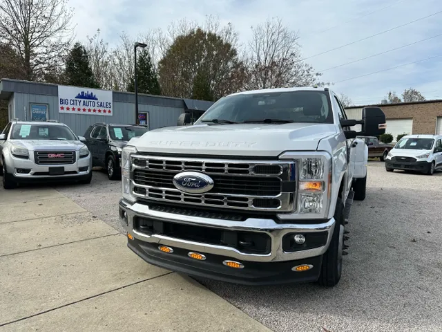 2023 Ford F-350 Super Duty XLT's photo
