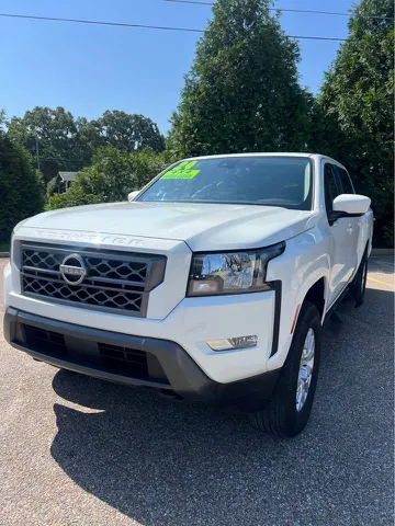 2024 Nissan Frontier SV Crew Cab 4X4 SWB's photo