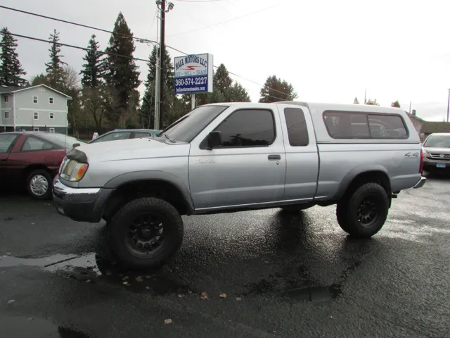 2000 Nissan Frontier XE's photo